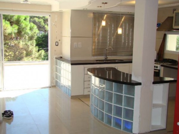CASA EN VENTA ZONA LASALLE CON GAS NATURAL 