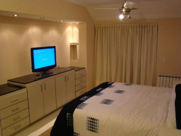 CASA EN VENTA ZONA LASALLE CON GAS NATURAL 