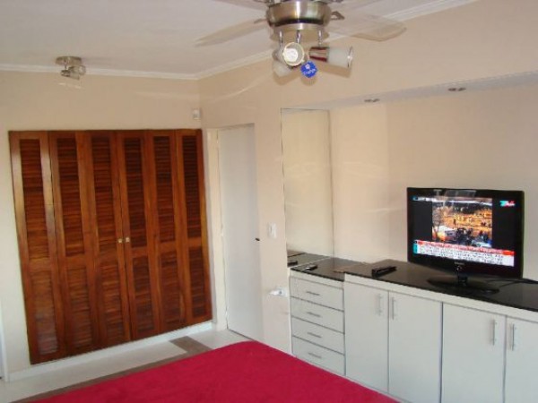 CASA EN VENTA ZONA LASALLE CON GAS NATURAL 