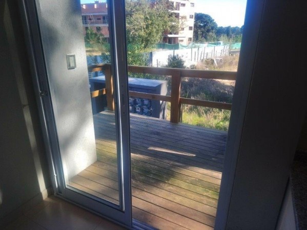 DEPARTAMENTO EN VENTA EN PINAMAR ZONA SUR TRES AMBIENTES CON GAS NATURAL LOSA RADIANTE .