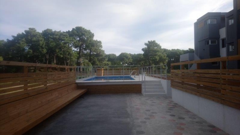 DEPARTAMENTO EN VENTA EN PINAMAR ZONA SUR TRES AMBIENTES CON GAS NATURAL LOSA RADIANTE .