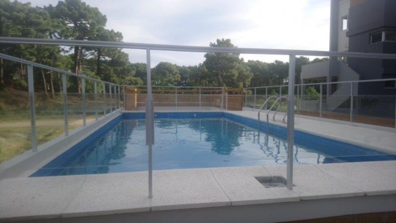 DEPARTAMENTO EN VENTA EN PINAMAR ZONA SUR TRES AMBIENTES CON GAS NATURAL LOSA RADIANTE .