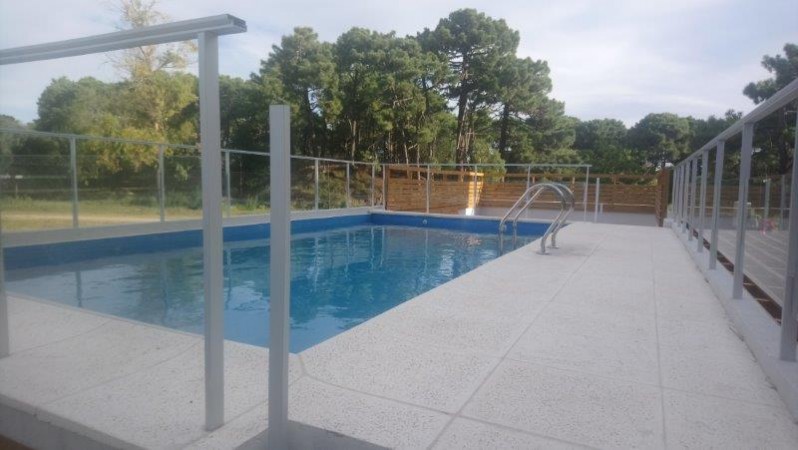DEPARTAMENTO EN VENTA EN PINAMAR ZONA SUR TRES AMBIENTES CON GAS NATURAL LOSA RADIANTE .