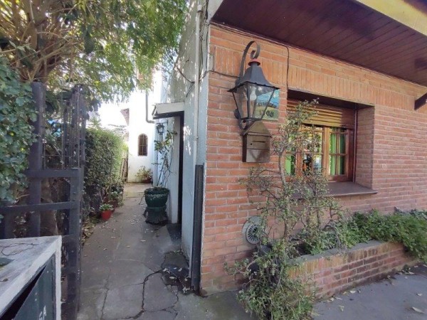 CASA EN VENTA CON LOCAL  ZONA BARRIO SAN JOSE CON GAS NATURAL