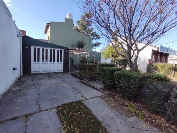 CASA EN VENTA CON LOCAL  ZONA BARRIO SAN JOSE CON GAS NATURAL