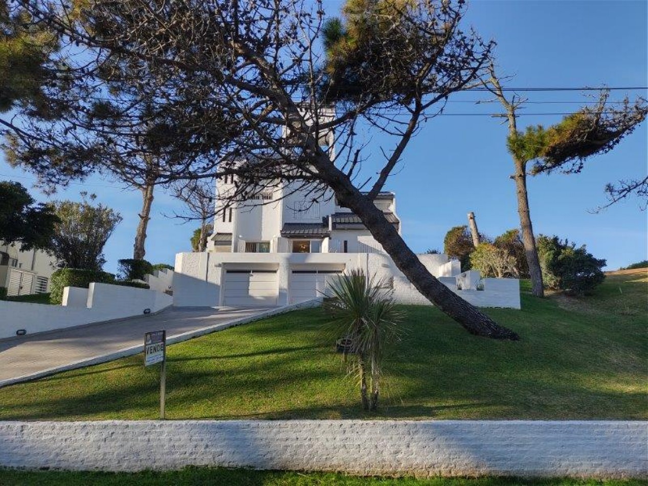 CASA EN VENTA ZONA LASALLE CON GAS NATURAL 