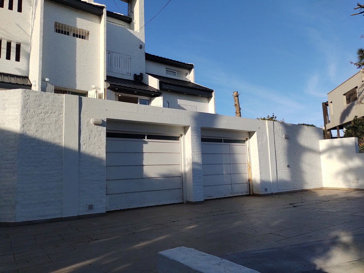 CASA EN VENTA ZONA LASALLE CON GAS NATURAL 