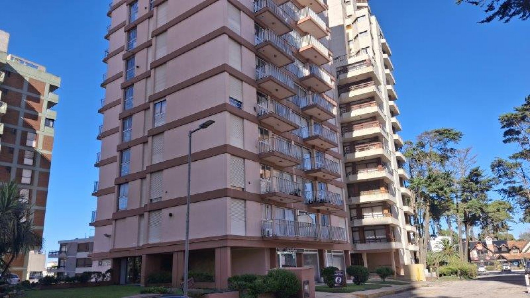 TONINAS 65 3 C  DOS AMBIENTES RECICLADO CON COCHERA 