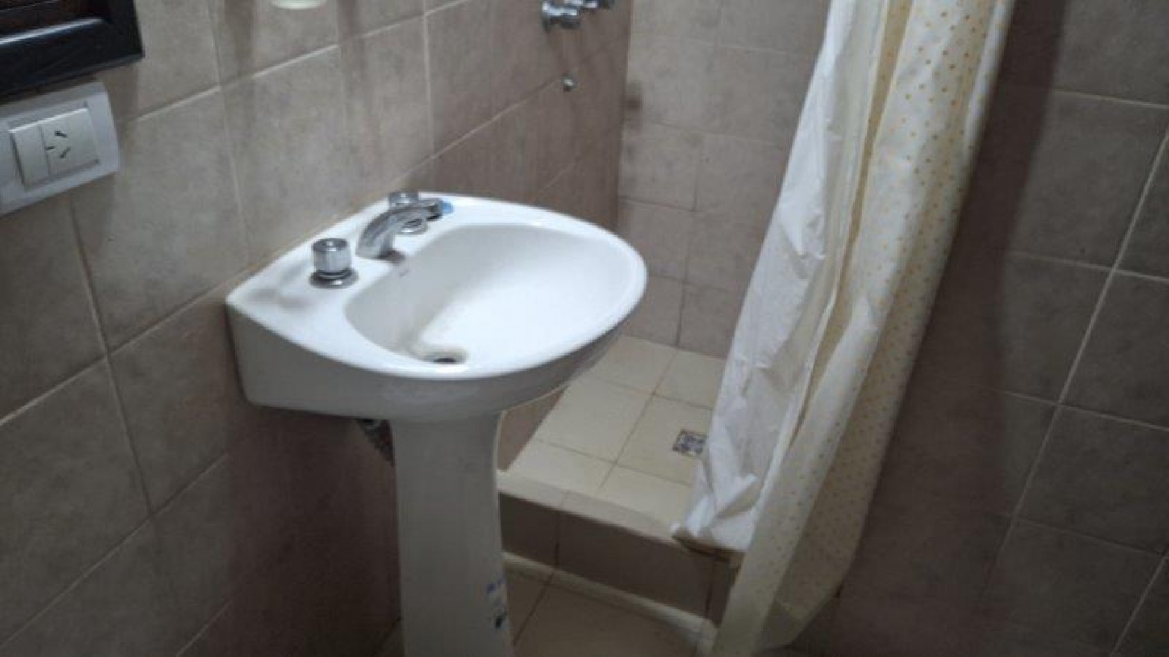 CASA EN ZONA NORTE A MTS BALNEARIO CR SOLO A GRUPO FAMILIAR