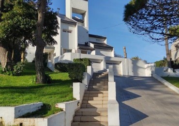CASA EN VENTA ZONA LASALLE CON GAS NATURAL 